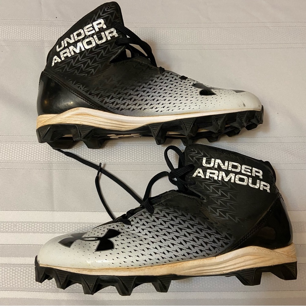 Under Armour Mens Black & White Cleats -size 12
